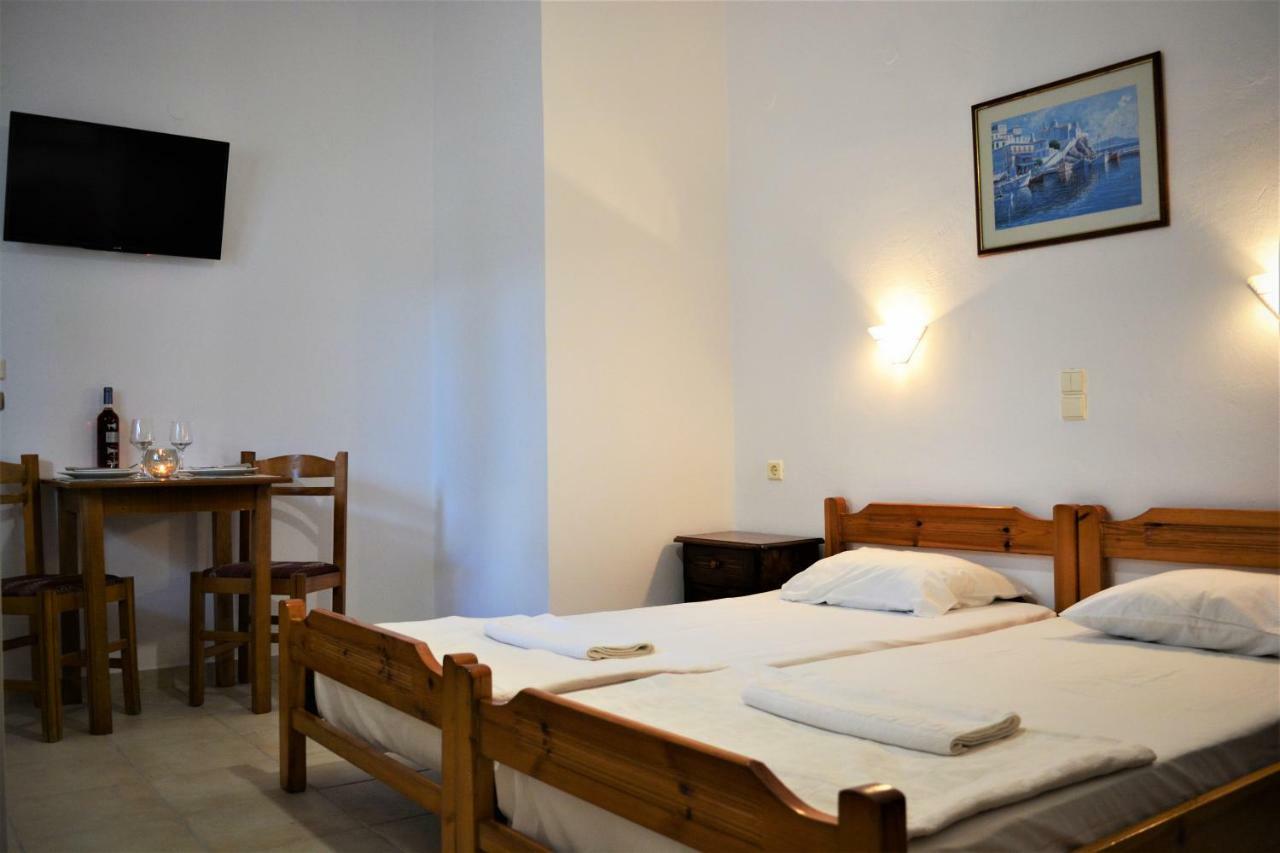 Raph'S Studios-Apts By The Sea Agia Marina Eksteriør bilde