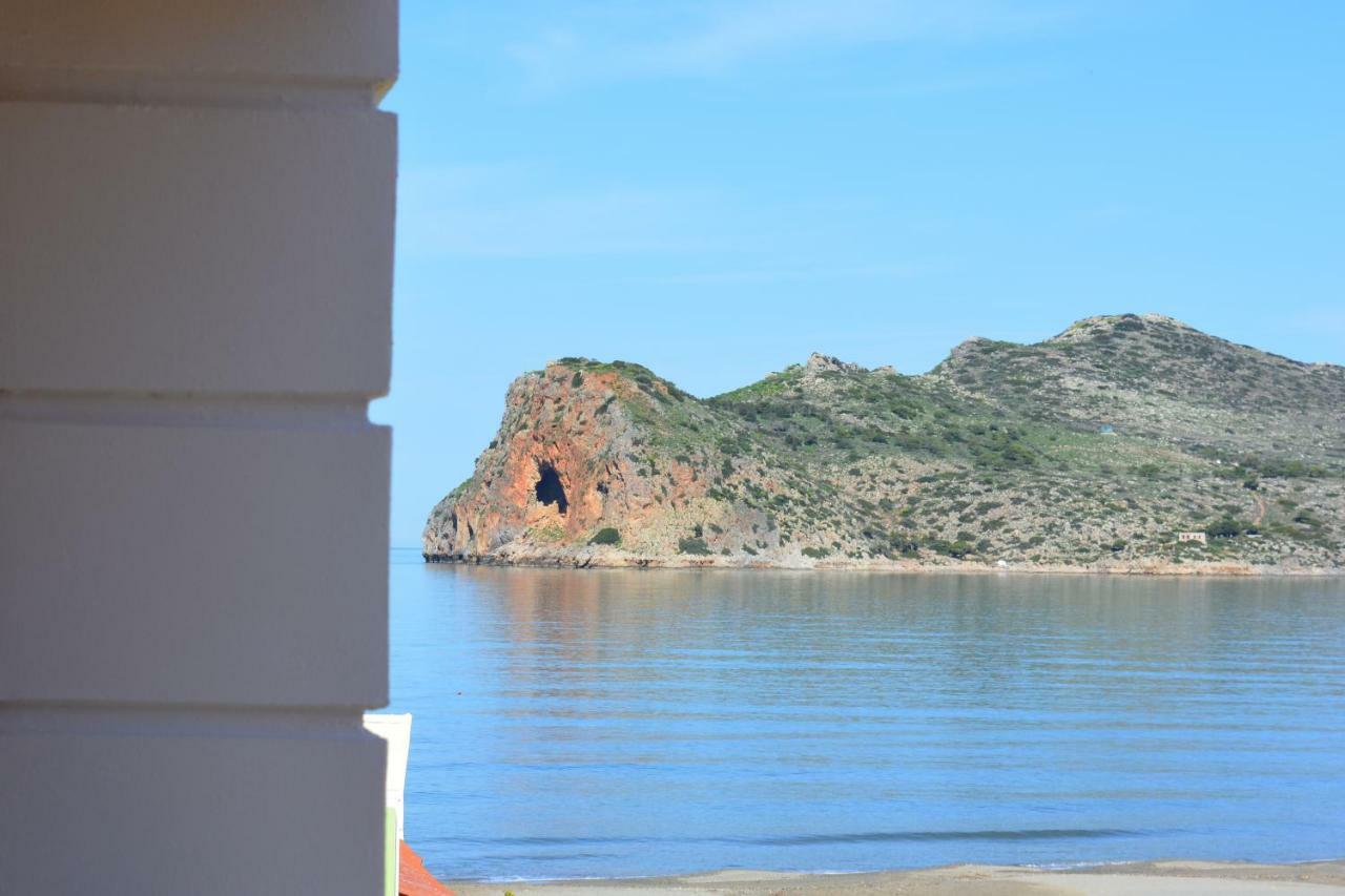 Raph'S Studios-Apts By The Sea Agia Marina Eksteriør bilde