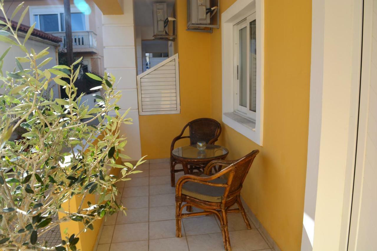 Raph'S Studios-Apts By The Sea Agia Marina Eksteriør bilde