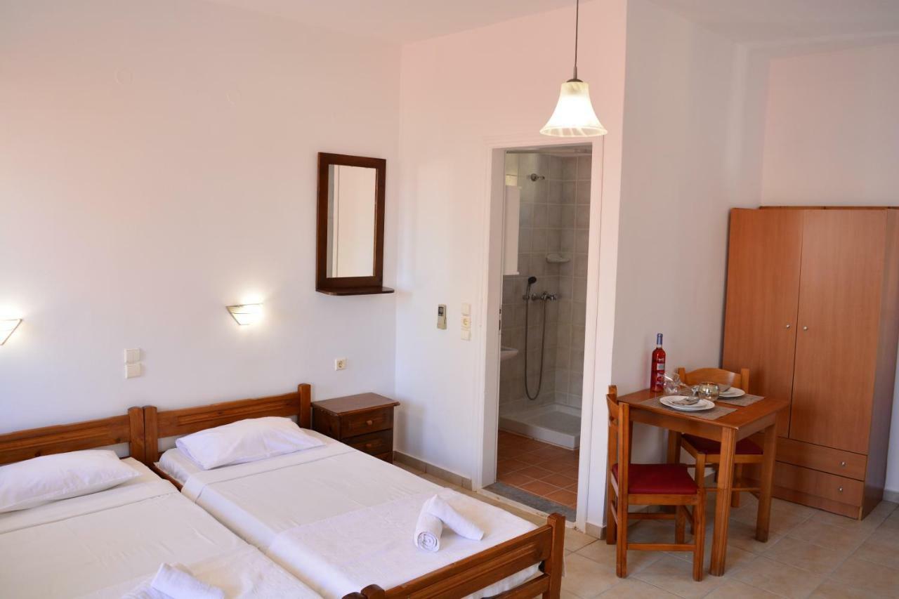 Raph'S Studios-Apts By The Sea Agia Marina Eksteriør bilde