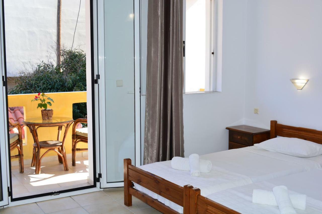Raph'S Studios-Apts By The Sea Agia Marina Eksteriør bilde
