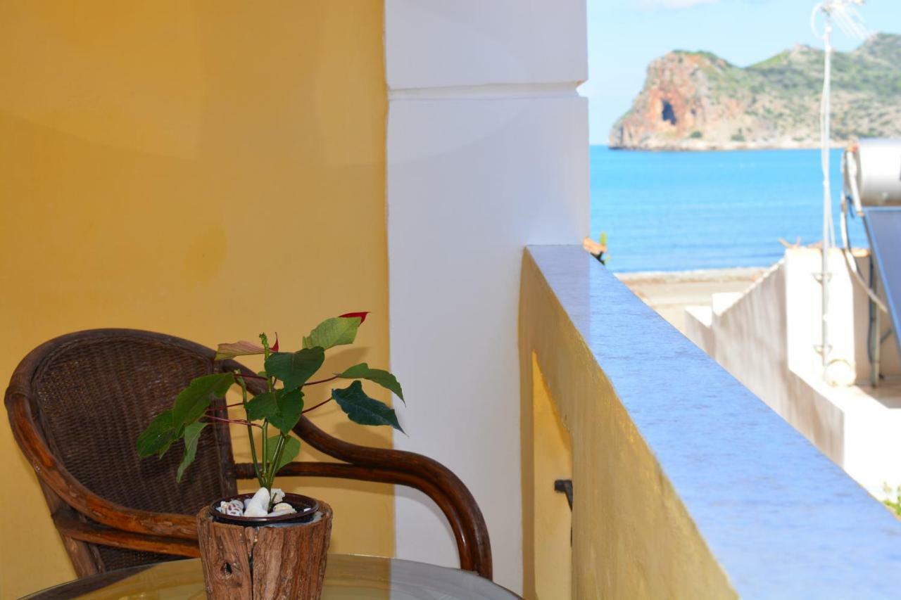 Raph'S Studios-Apts By The Sea Agia Marina Eksteriør bilde