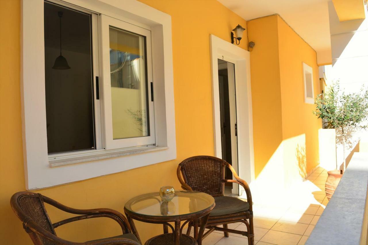 Raph'S Studios-Apts By The Sea Agia Marina Eksteriør bilde