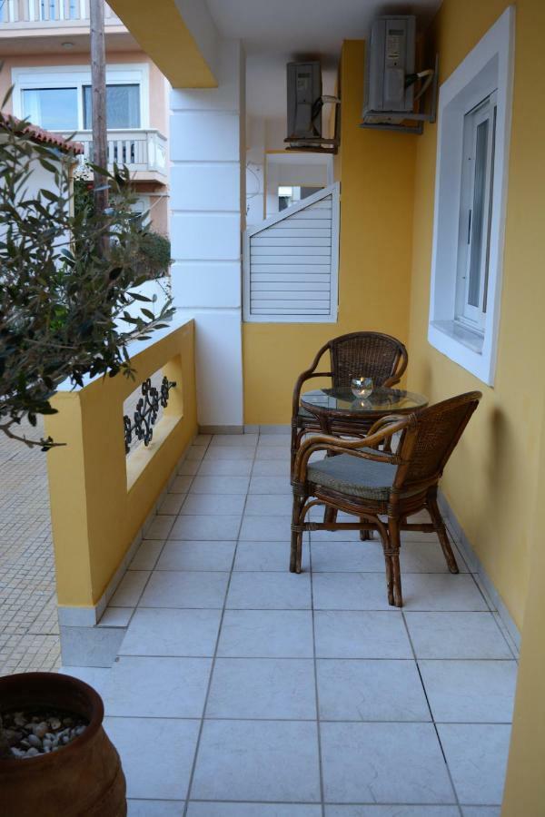 Raph'S Studios-Apts By The Sea Agia Marina Eksteriør bilde