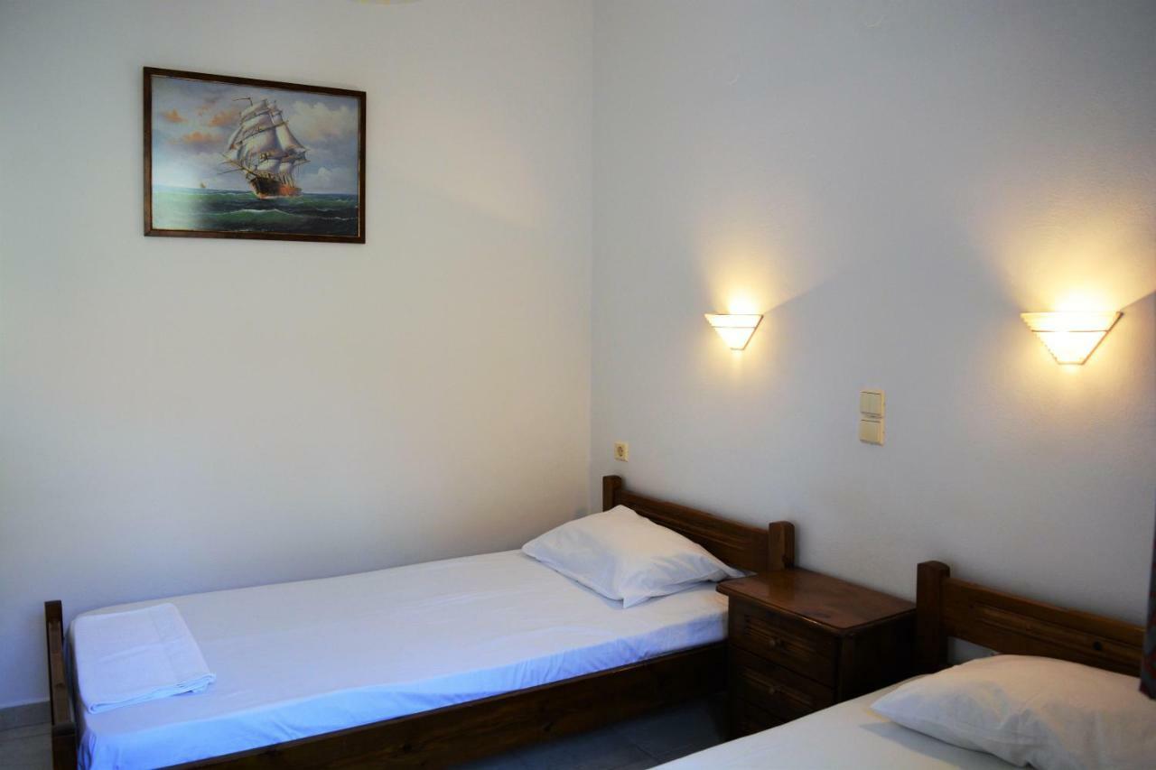 Raph'S Studios-Apts By The Sea Agia Marina Eksteriør bilde